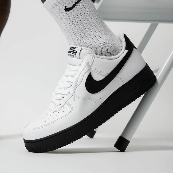 Nike Air Force 1 07 Suela Nega